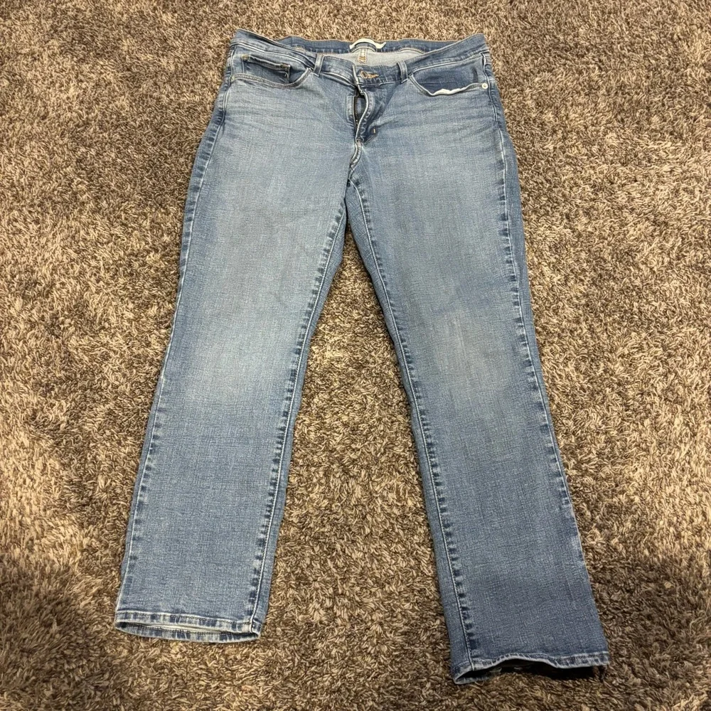 Levi's Women's Classic Straight Jeans - Picture 3 of 6